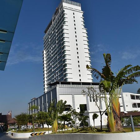 Tenera Hotel Bangi Exterior foto The hotel in 2015